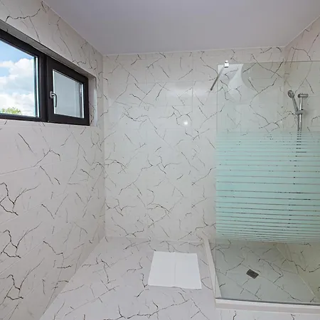 Athmospherevillaema Appartement *